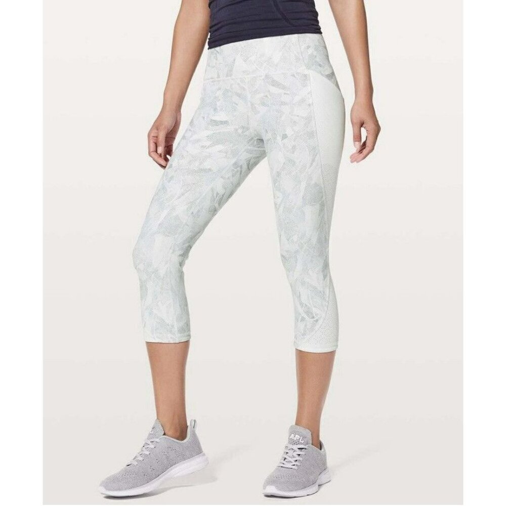 Lululemon Breezy Dot Crop *19" Jasmine White Multi / White Size 10 EUC